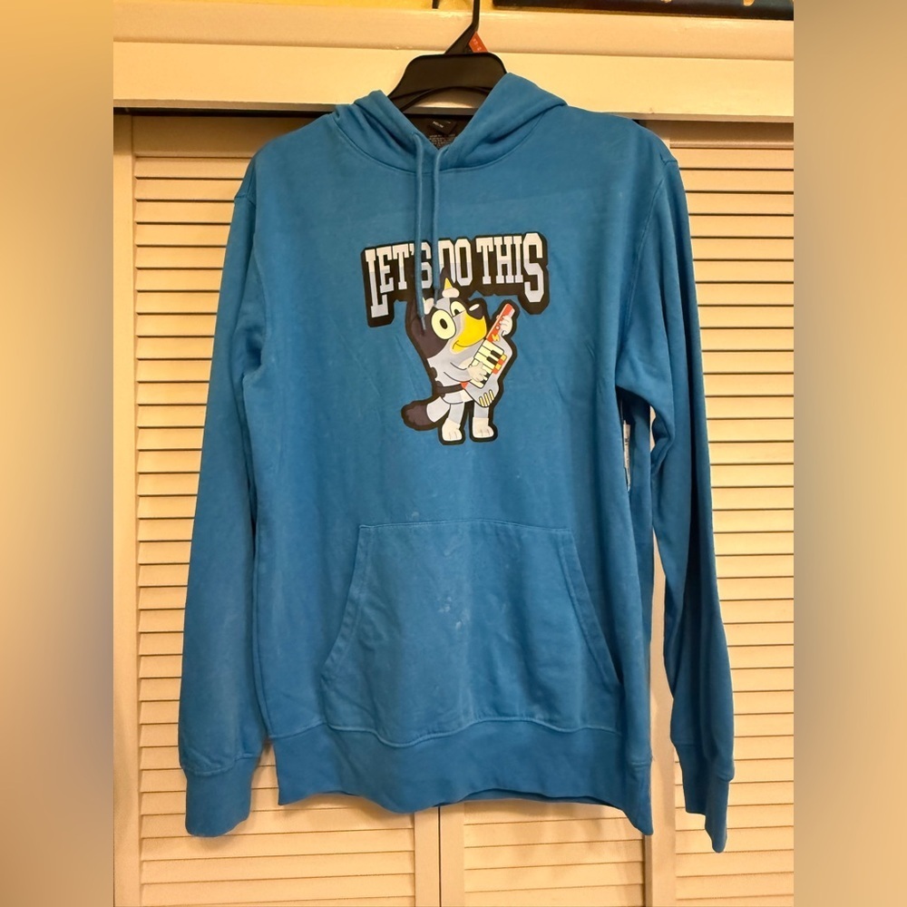 BLUEY Let’s Do This Men’s Sz M Sweatshirt Hoodie Sweater Cartoon Graphic NEW